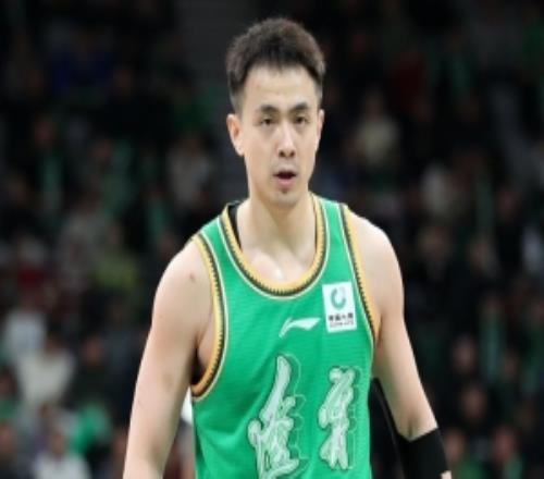 沈阳日报：辽篮掀翻广东男篮强势复苏是全队奋勇拼搏的体现