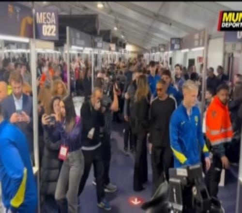 記者：巴薩陣中奧爾莫率先表態(tài)，鼓勵(lì)隊(duì)友們支持拉波爾塔