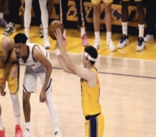 雙星閃耀！詹姆斯轉(zhuǎn)發(fā)里夫斯和東契奇高光片段：完美的罰丟和絕殺