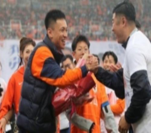 張弛退役韓鵬送祝福：上半場結(jié)束下半場同樣精彩，送戰(zhàn)友