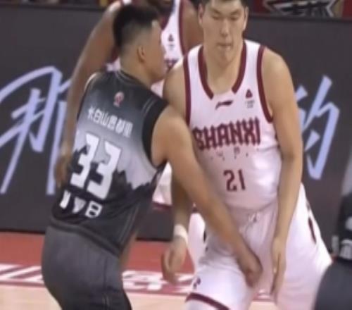 媒體人：曾繁日拳擊劉傳興下體是失去理智職業(yè)球員不能砸人飯碗