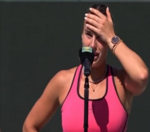 薩巴倫卡：不可思議的一周！我領(lǐng)養(yǎng)了小狗、訂了婚、還奪得了冠軍