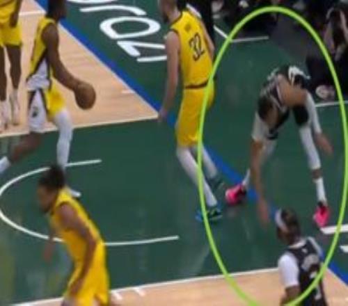 崴腳+膝蓋過度伸展字母哥扣籃落地失衡捂著左腿缺戰(zhàn)末節(jié)