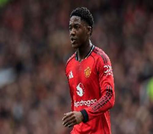 梅努21歲前代表曼聯(lián)52次英超首發(fā)，同期英格蘭球員中僅次魯尼64場