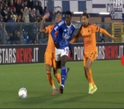 前裁判談羅馬紅牌：當(dāng)時(shí)韋斯利沒對(duì)迪奧犯規(guī)，有身體接觸的是倫施