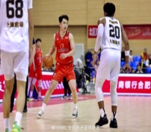 【戰(zhàn)報(bào)】末節(jié)補(bǔ)籃鎖定勝局，合肥狂風(fēng)主場(chǎng)戰(zhàn)勝上海玄鳥！