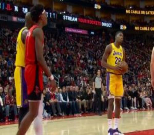 八村塁沒(méi)卡位被阿門(mén)搶到籃板遭詹姆斯批評(píng)八村對(duì)著老詹攤手