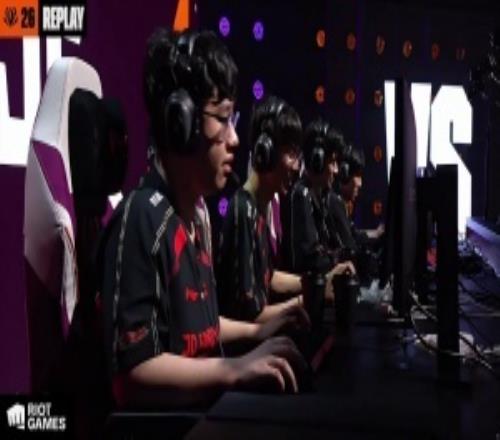 心态还可以！团战溃败后junjia依旧保持笑容未被影响