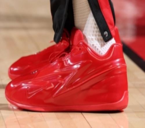 造型如何杜蘭特上腳新一代簽名鞋KD19！