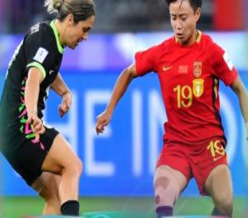 热议女足半场：逼压打法让对面很不舒服澳大利亚的防守并不好