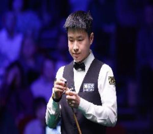 两杆破百！赵心童54战胜龙泽煌，晋级斯诺克世界公开赛32强