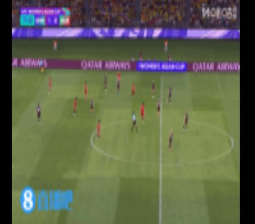 可惜！金坤反击接到队友直塞，速度稍慢被防守球员追上