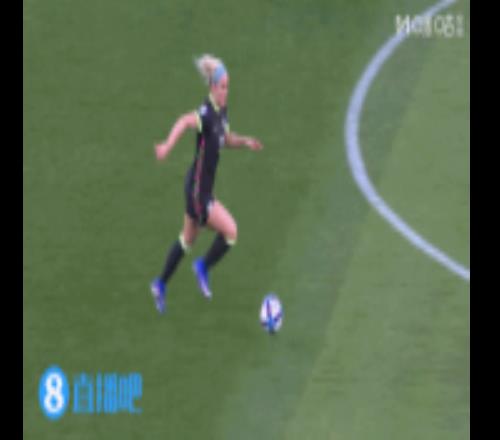 开场7分钟染黄！姚伟中场拦截放倒卡彭特，被主裁判出示黄牌