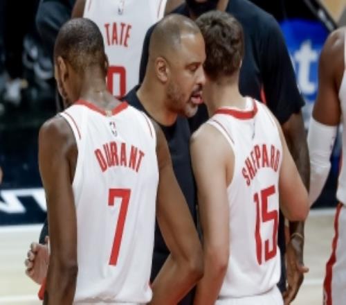 蘇群：火箭用失誤自殺伊森失準(zhǔn)讓KD慘遭夾擊預(yù)測(cè)湖人下一場(chǎng)輪休