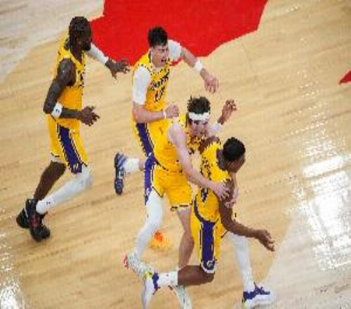 好在對(duì)面也一般！湖人替補(bǔ)席僅拿13分四人出場(chǎng)僅八村塁&拉拉得分