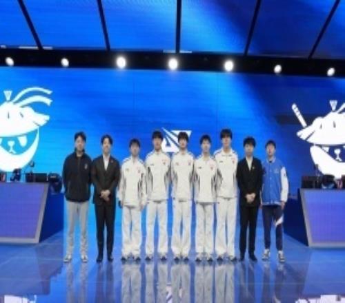 格局呢網(wǎng)友在AL愛笑微博評(píng)論“外戰(zhàn)看BLG”結(jié)果慘遭刪除并被拉黑