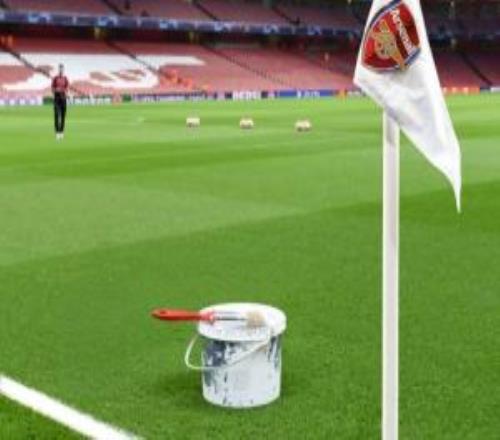 又來整活！勒沃庫森官推曬圖，改球場劃線并在角旗上P阿森納隊徽