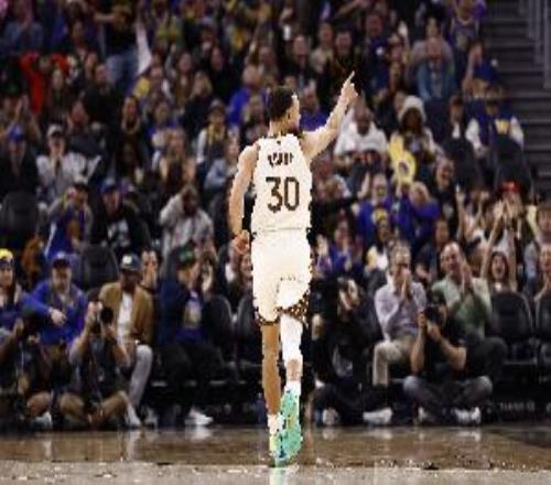 库里：我必须成为体能最好的球员最喜欢的赞美就是抱怨跑不过我