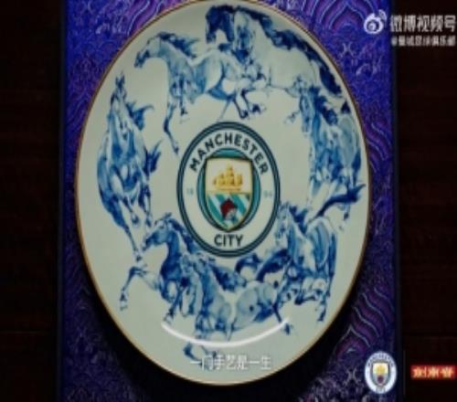 曼城中國特別節(jié)目《藍月東方行》第一集時間的釉色