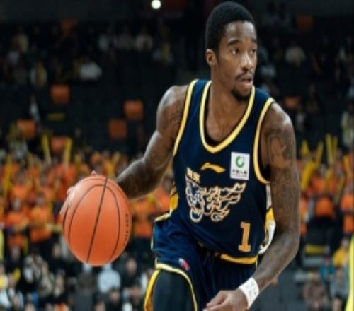 媒体人：广东双枪还是猛的萨姆纳和奎因跑起来下分真是快