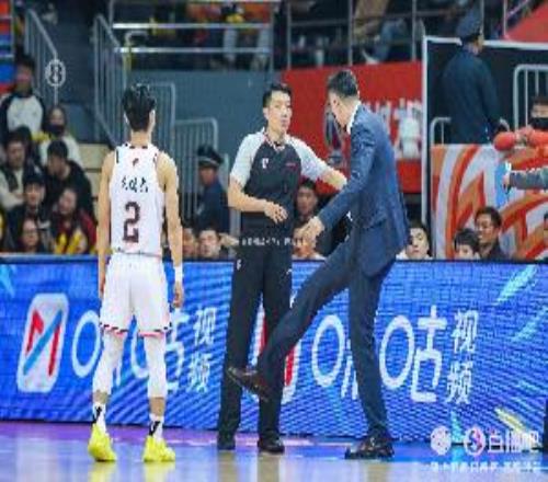 这比赛稀碎！广东新疆全场51次犯规双方共获得74次罚球