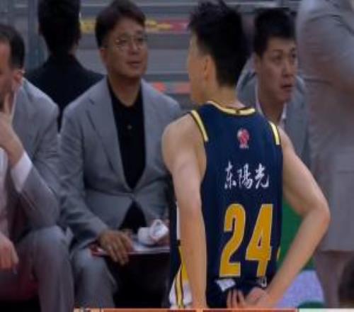 復出第二場！崔永熙身后掏球吃到第5犯畢業(yè)拿到11分正負值+30