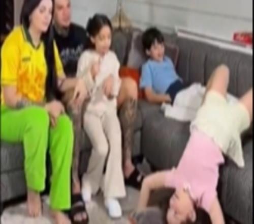 欣喜若狂！費(fèi)內(nèi)巴切門將埃德松一家通過電視收看安帥公布巴西名單