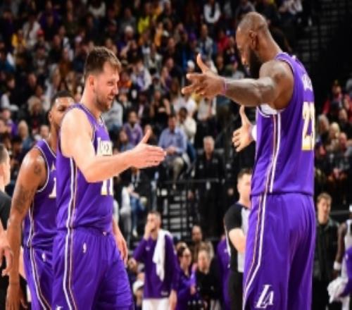 太稳！湖人关键时刻19胜6负高居联盟第一火箭18胜19负排第16