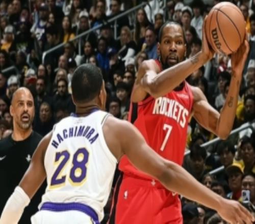 楊毅：火箭作為強(qiáng)隊(duì)沒什么戰(zhàn)術(shù)一個(gè)人打四個(gè)人看&沒空切沒掩護(hù)