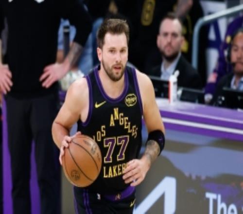 解說：火箭7個(gè)回合跑不出1個(gè)戰(zhàn)術(shù)湖人更流暢合理東契奇越打越猛