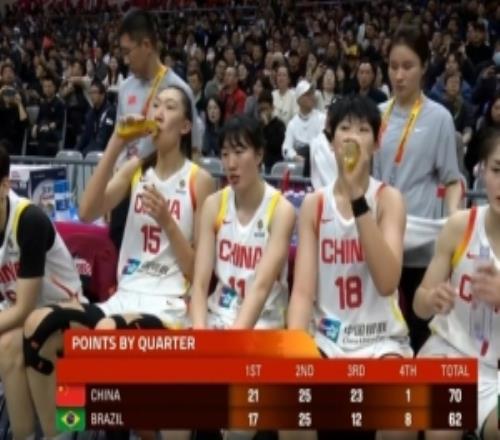 势头不对啊！韩旭进攻犯规&巴西女篮末节81追到个位数打停