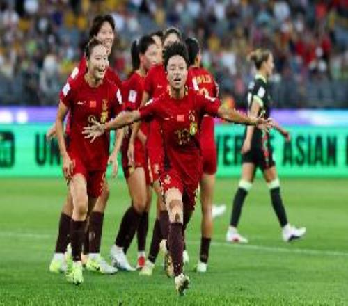 记者鼓励中国女足：虽有不甘但拼搏从未缺席，重整旗鼓再来