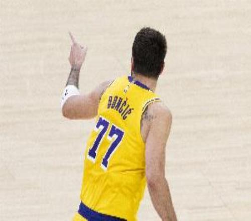 失戀體育生太可怕！東契奇近6戰(zhàn)場均轟37.8分9.2板7.7助2.2斷