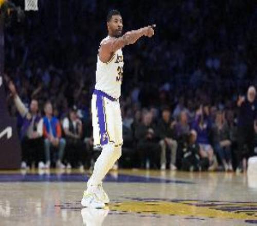 關(guān)鍵三分破局！斯瑪特9中4得到11分1助三分7中3