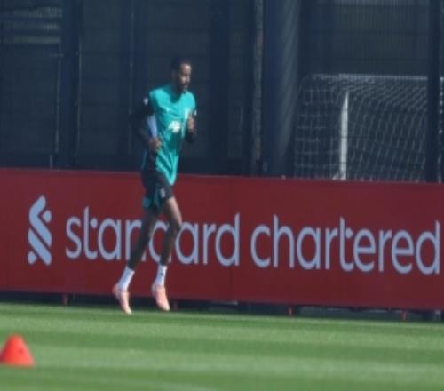 久違的身影！利物浦前鋒伊薩克開始進行跑步訓(xùn)練