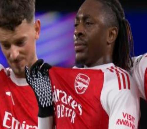 給他裝到了！埃澤轟完世界波面無(wú)表情，身旁隊(duì)友強(qiáng)烈對(duì)比