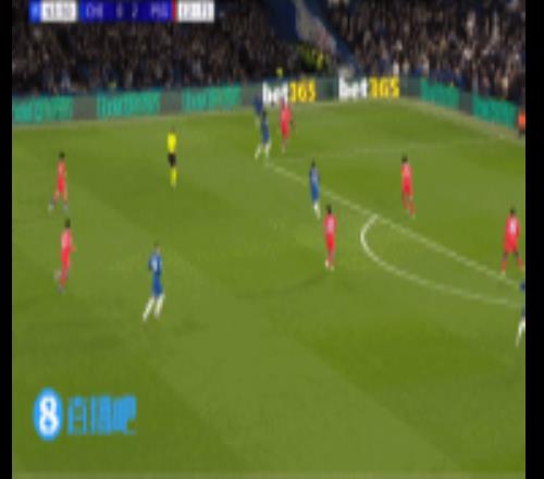 若昂佩德羅禁區(qū)內與帕喬對抗倒地，投訴對方犯規(guī)！裁判給了門球