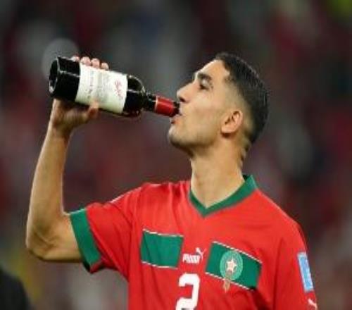 今日趣圖：期待了一晚英超大逆轉(zhuǎn)，結(jié)果最大逆轉(zhuǎn)是改判摩洛哥奪冠