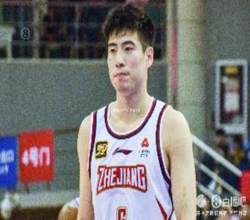 火力靠谱！程帅澎半场8中3贡献12分罚球5中4