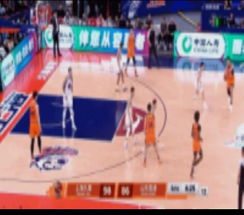 五尬球素材满了！王哲林扣空篮飞了挂筐还想捞一把