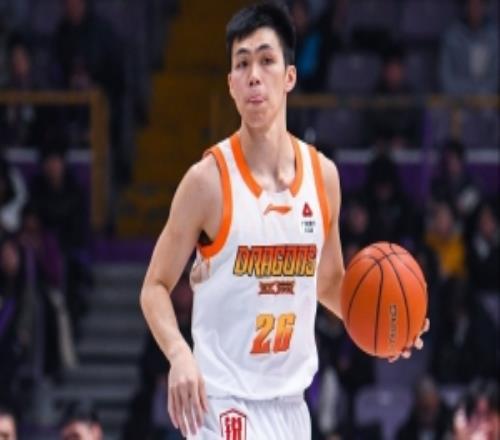 庞峥麟半场出战18分钟6中3&三分3中1拿到7分3助偷鸡上篮亮眼