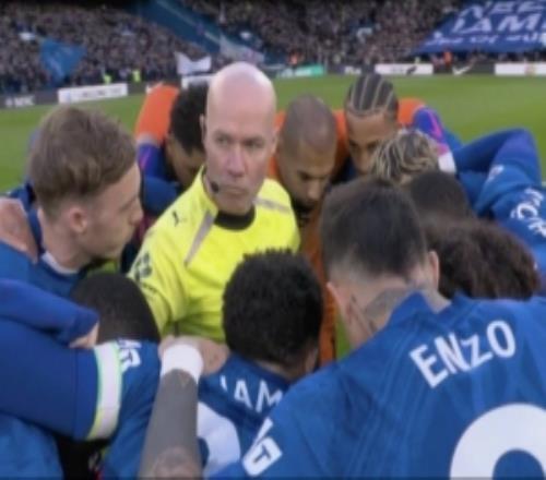 被藍軍包圍！本特：蒂爾尼你倒是出去啊，他在那笑肯定是喜歡這樣