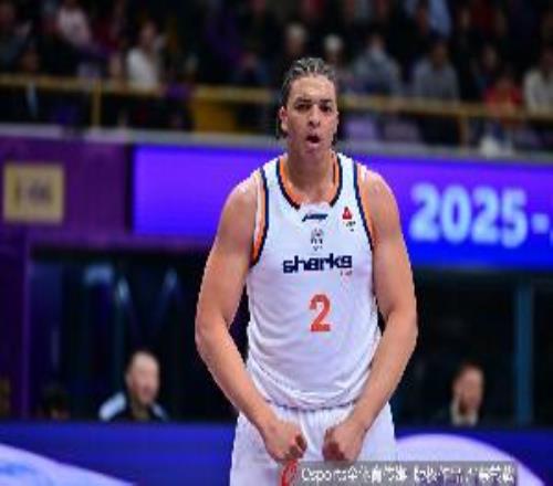 这不得来个三双洛夫顿半场5中3拿下11分6板7助1断