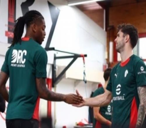 意天空：莱奥和普利西奇握手言和，上轮意甲的不传球风波已经过去