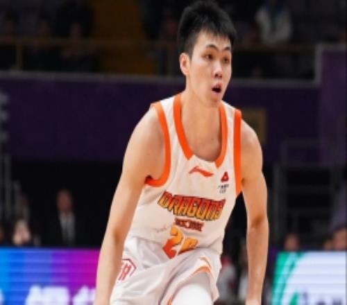 慢慢積累經(jīng)驗！龐崢麟12中5&三分5中1拿到14分2板3助有3失誤