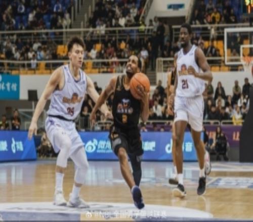 【戰(zhàn)報】關(guān)鍵時刻穩(wěn)住節(jié)奏山東蜜獾主場力克鹽南蘇科雄獅！