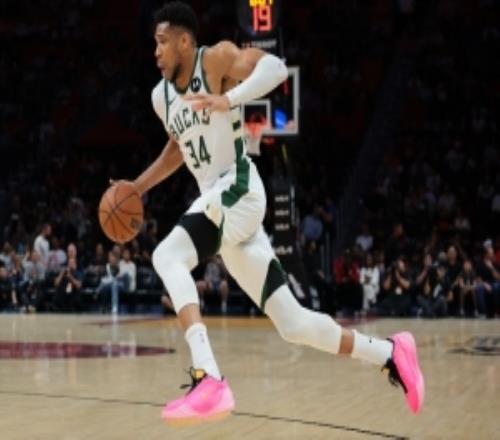 Shams：字母哥左膝过度伸展并伴随骨挫伤将在一周后接受复查