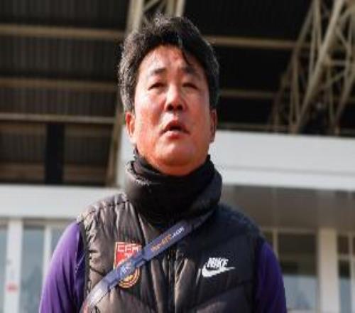 记者：中国女足需要一个了解球队的主教练，现阶段王军最合适