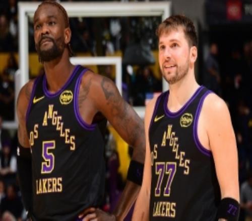 艾顿：詹东全神贯注&湖人全队都进入了状态我不能成为例外