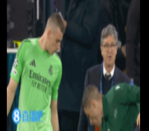 受傷離場，庫爾圖瓦生涯第二次在歐冠被換下場，為皇馬門將最多